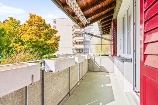 balcon avec from property, balcon, et day time