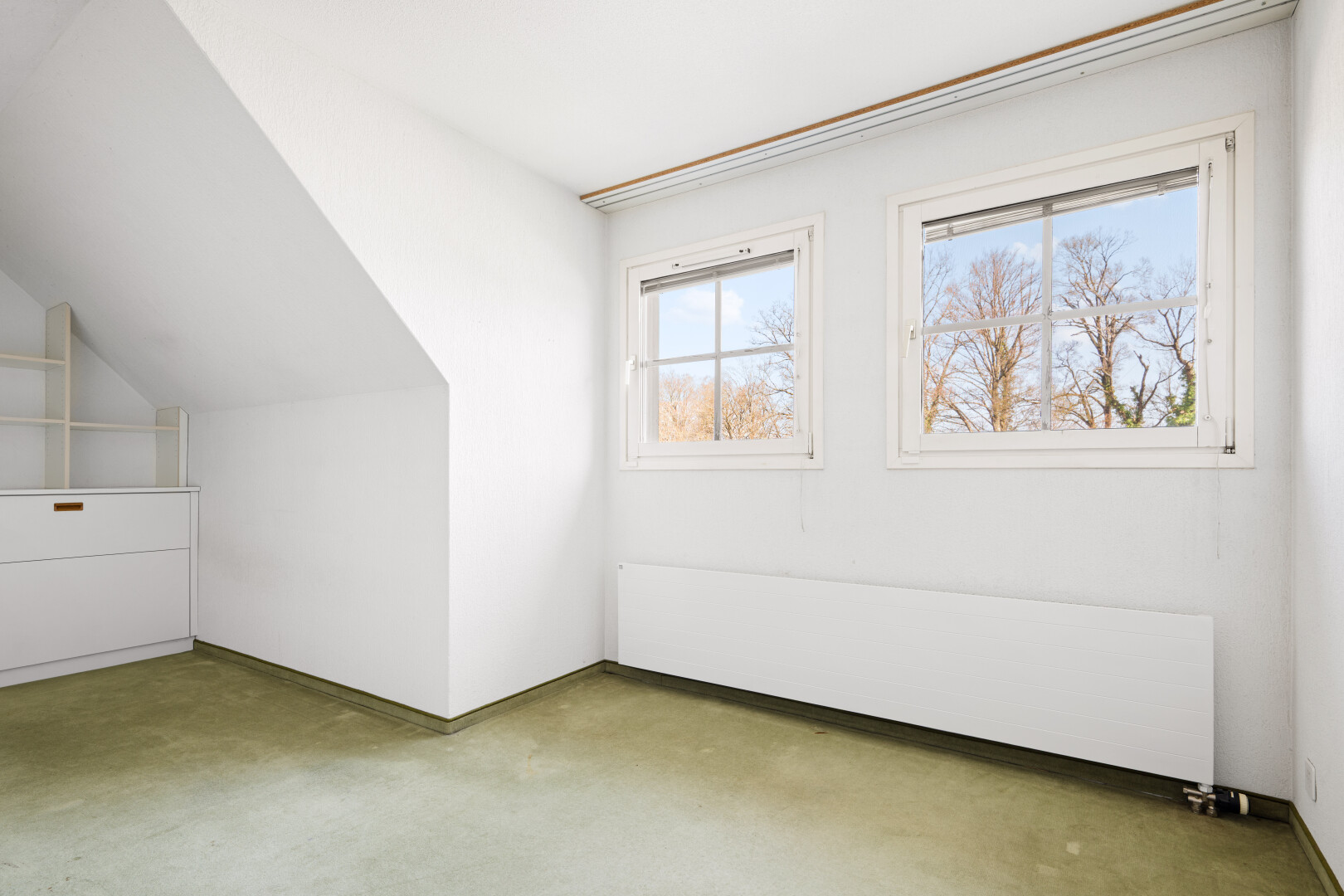 leerer raum mit gipskartonwand, drywall, kühler, day time, und natürliches licht