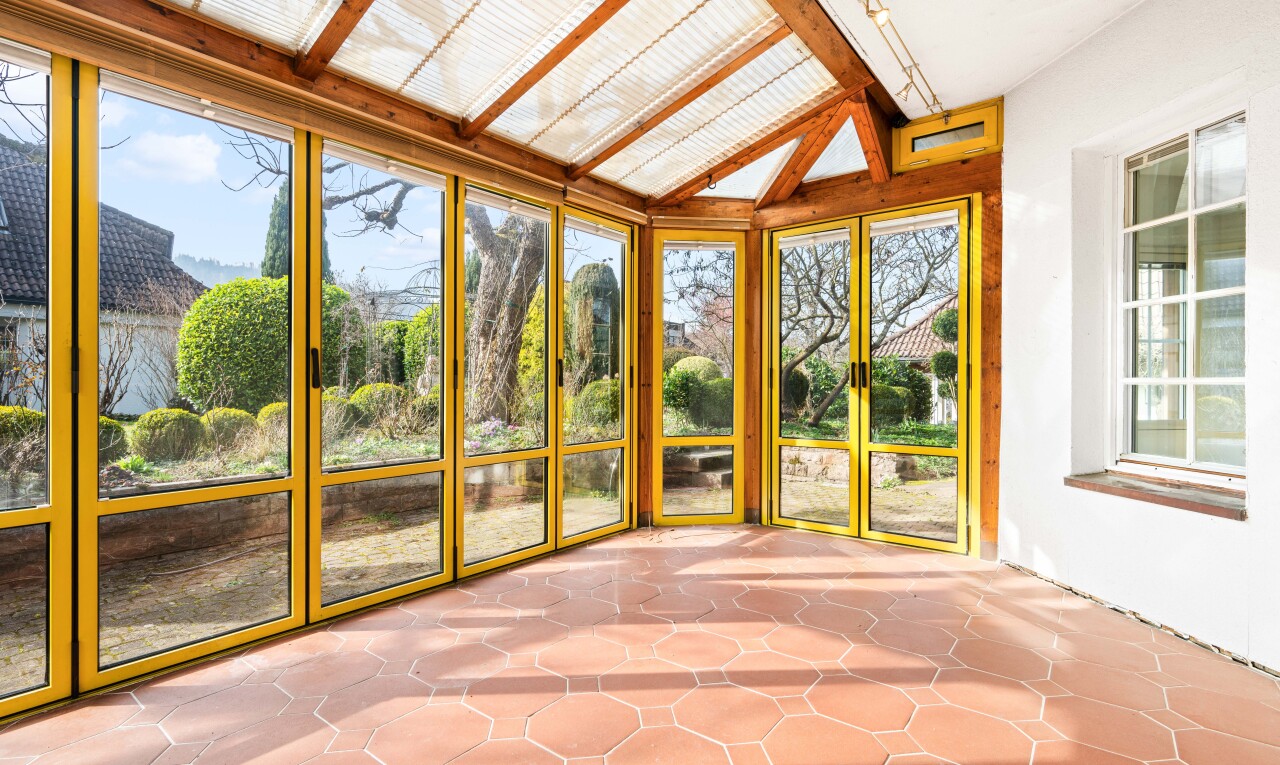 espace intérieur avec véranda, day time, et inside property