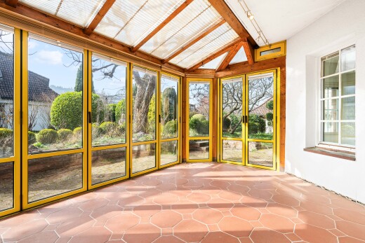 innenraum mit wintergarten, day time, und inside property