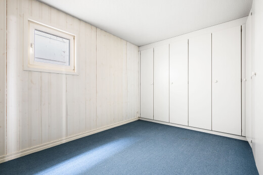 leerer raum mit teppich, carpet, inside property, sockelleisten, und baseboards wall