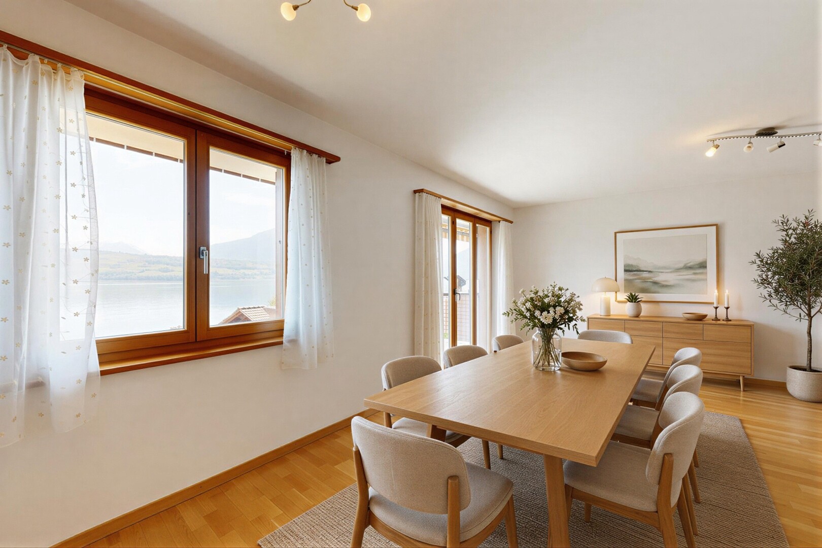 esszimmer mit holzfußboden, wood finish floor, gipskartonwand, drywall, und inside property