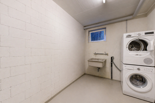 wäschekammer mit keller, concrete floor, betonboden, waschturm, und finished concrete floor