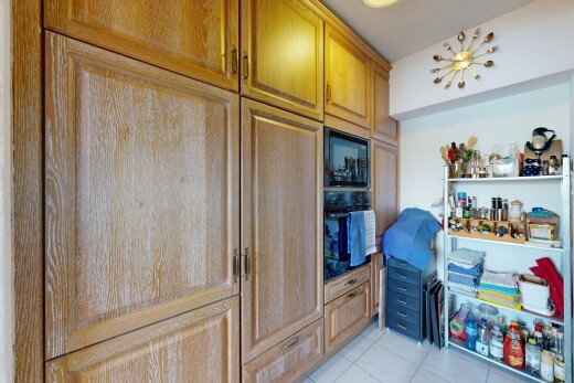 zimmer / schlafzimmer mit fliesenboden, tile floor, light floor, inside property, und gipskartonwand