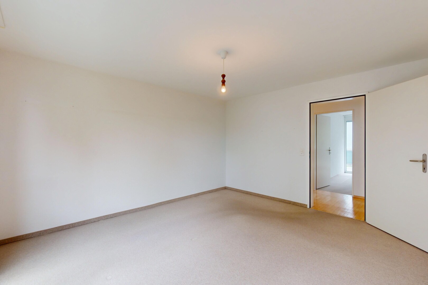 pièce vide avec cloison sèche, drywall, inside property, moquette, et carpet