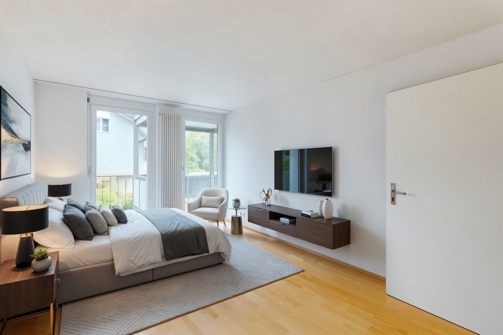 pièce vide avec inside property, lumière naturelle, natural light, sol en finition bois, et wood finish floor