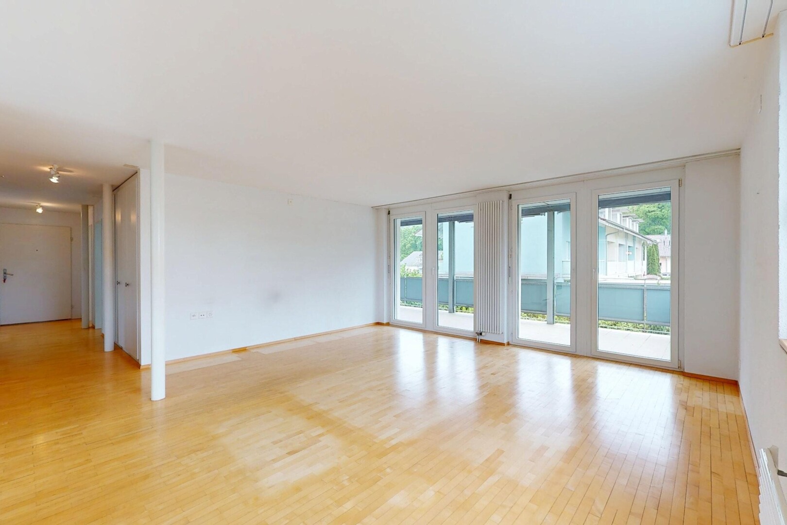 pièce vide avec inside property, lumière naturelle, natural light, cloison sèche, et drywall