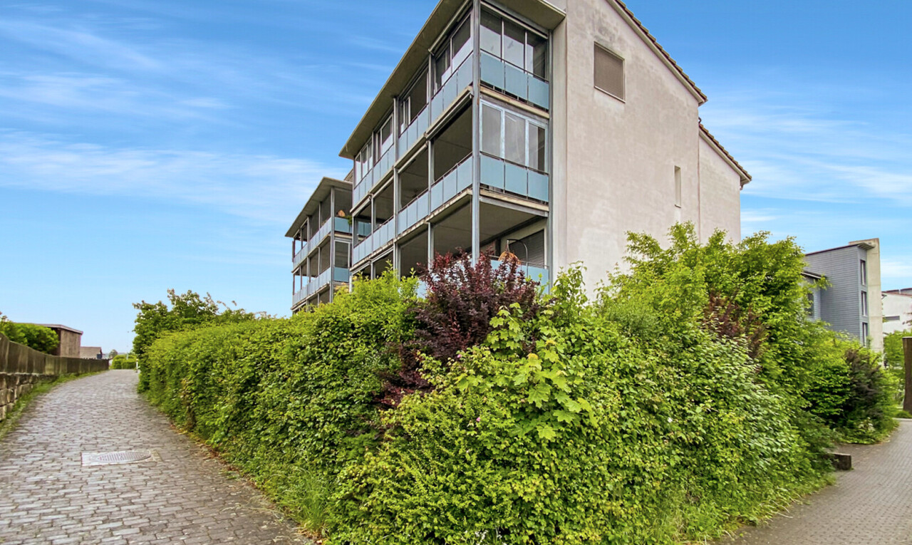 extérieur du bâtiment avec day time et property visible