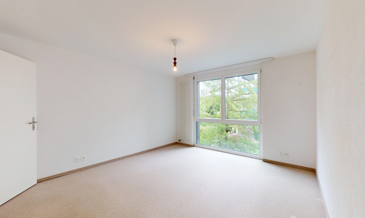 pièce vide avec inside property, lumière naturelle, natural light, cloison sèche, et drywall