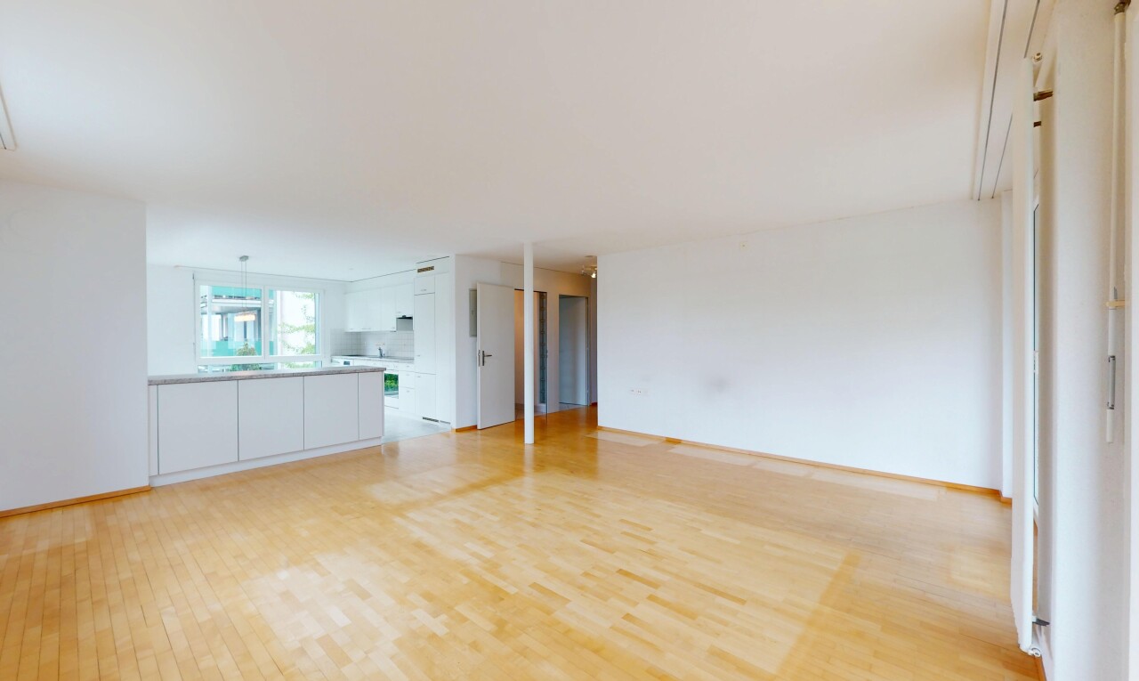 pièce vide avec sol en finition bois, wood finish floor, cloison sèche, drywall, et inside property