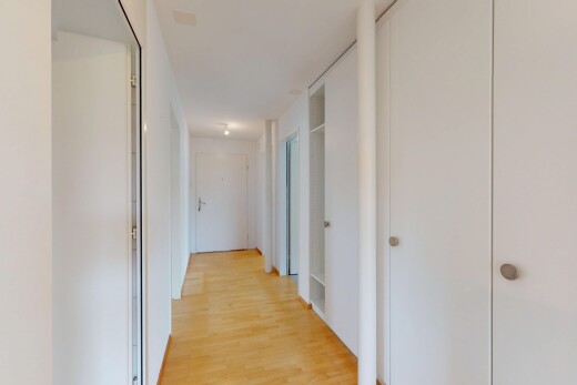 couloir avec inside property, sol en finition bois, wood finish floor, cloison sèche, et drywall