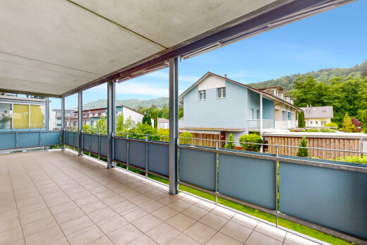 terrasse avec from property, day time, residential view, vue résidentielle, et balcon