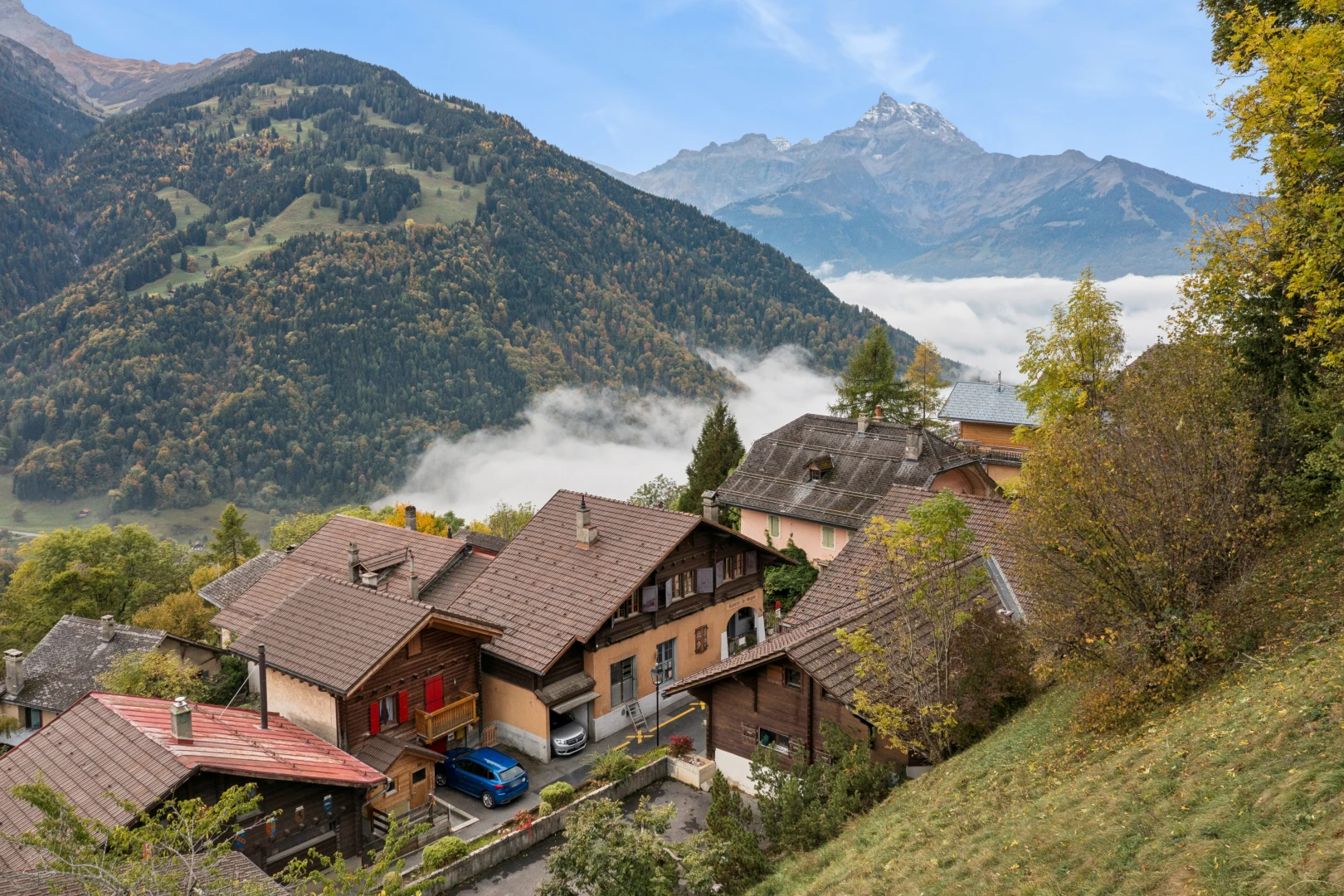 vue sur la montagne avec vue sur la montagne, mountain view, drone view, et day time