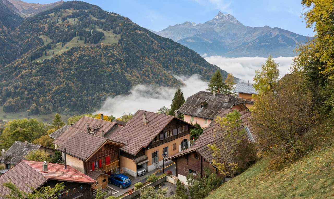 vue sur la montagne avec vue sur la montagne, mountain view, drone view, et day time