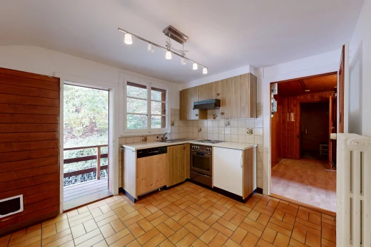 cuisine avec plans de travail, light countertops, radiateur, light floor, et dosseret