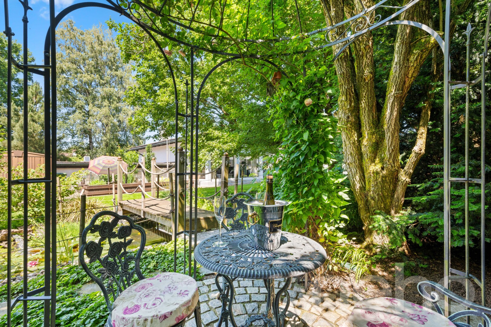 jardin avec day time et from property