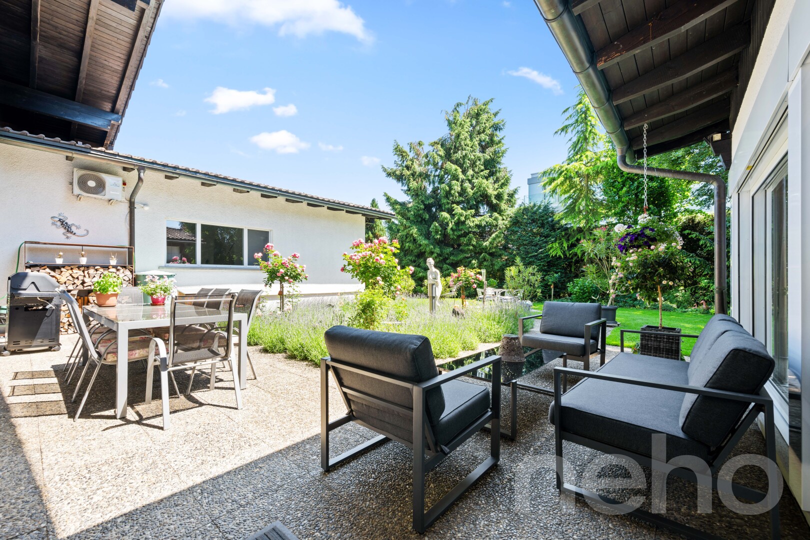 terrasse avec espace de vie extérieur, terrasse, from property, coin repas extérieur, et gril