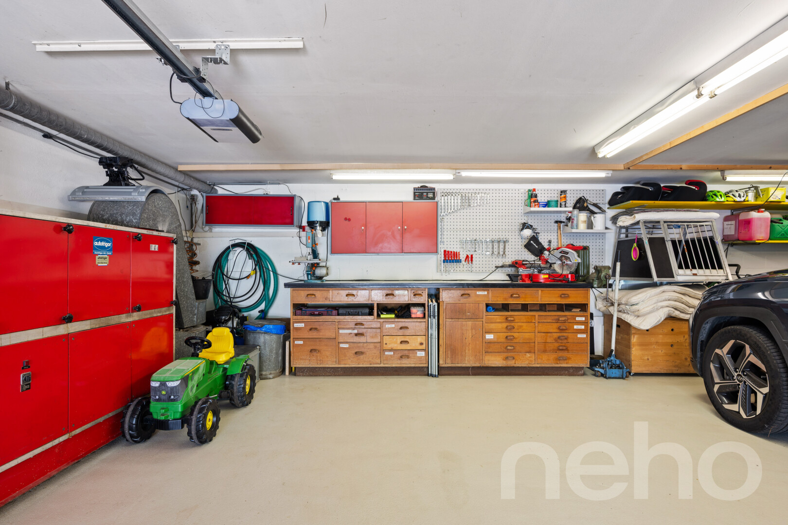 parking avec inside property