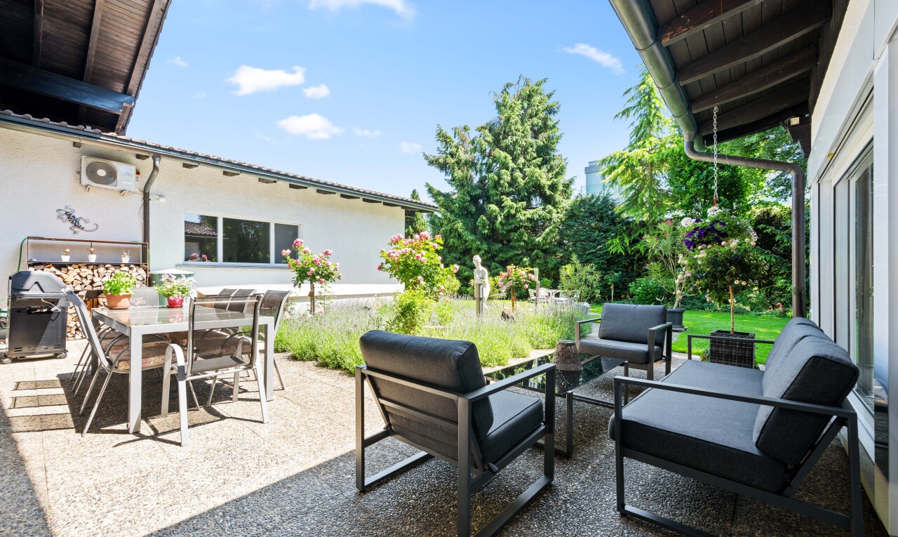 terrasse avec espace de vie extérieur, terrasse, from property, coin repas extérieur, et gril