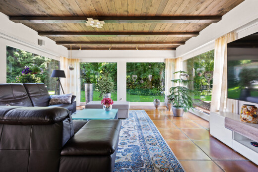 terrasse avec télévision