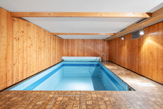 piscine avec inside property