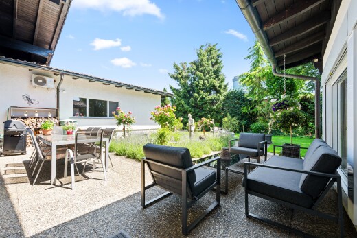 terrasse avec espace de vie extérieur, terrasse, from property, coin repas extérieur, et gril