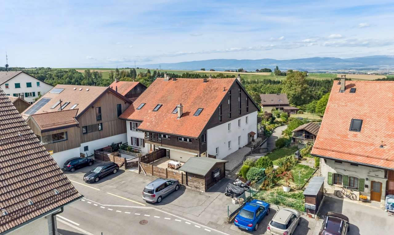 façade avec day time et drone view