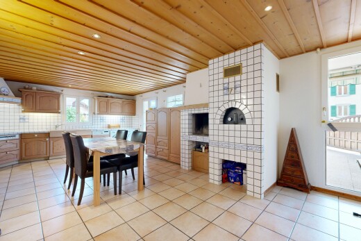 esszimmer mit wood ceiling, holzdecke, einbauleuchten, außenzugang, und natürliches licht