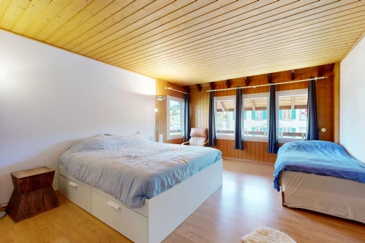 chambre avec plafond en bois, wood ceiling, cloison sèche, drywall, et inside property