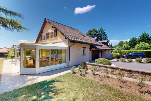 außenansicht mit property visible, day time, wintergarten, und stuckverkleidung