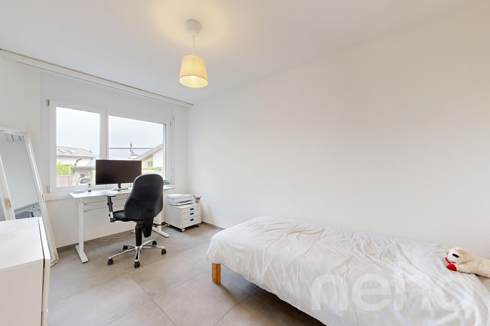 zimmer / schlafzimmer mit bürobereich, natural light, natürliches licht, drywall, und gipskartonwand