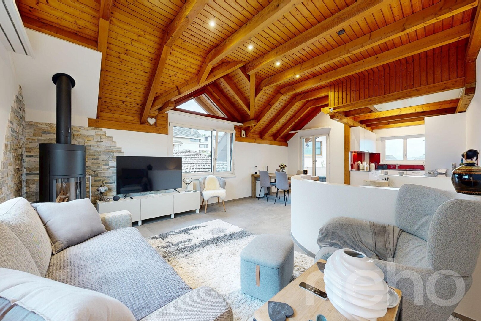 wohnzimmer mit holzdecke, wood ceiling, balkendecke, beamed ceiling, und inside property