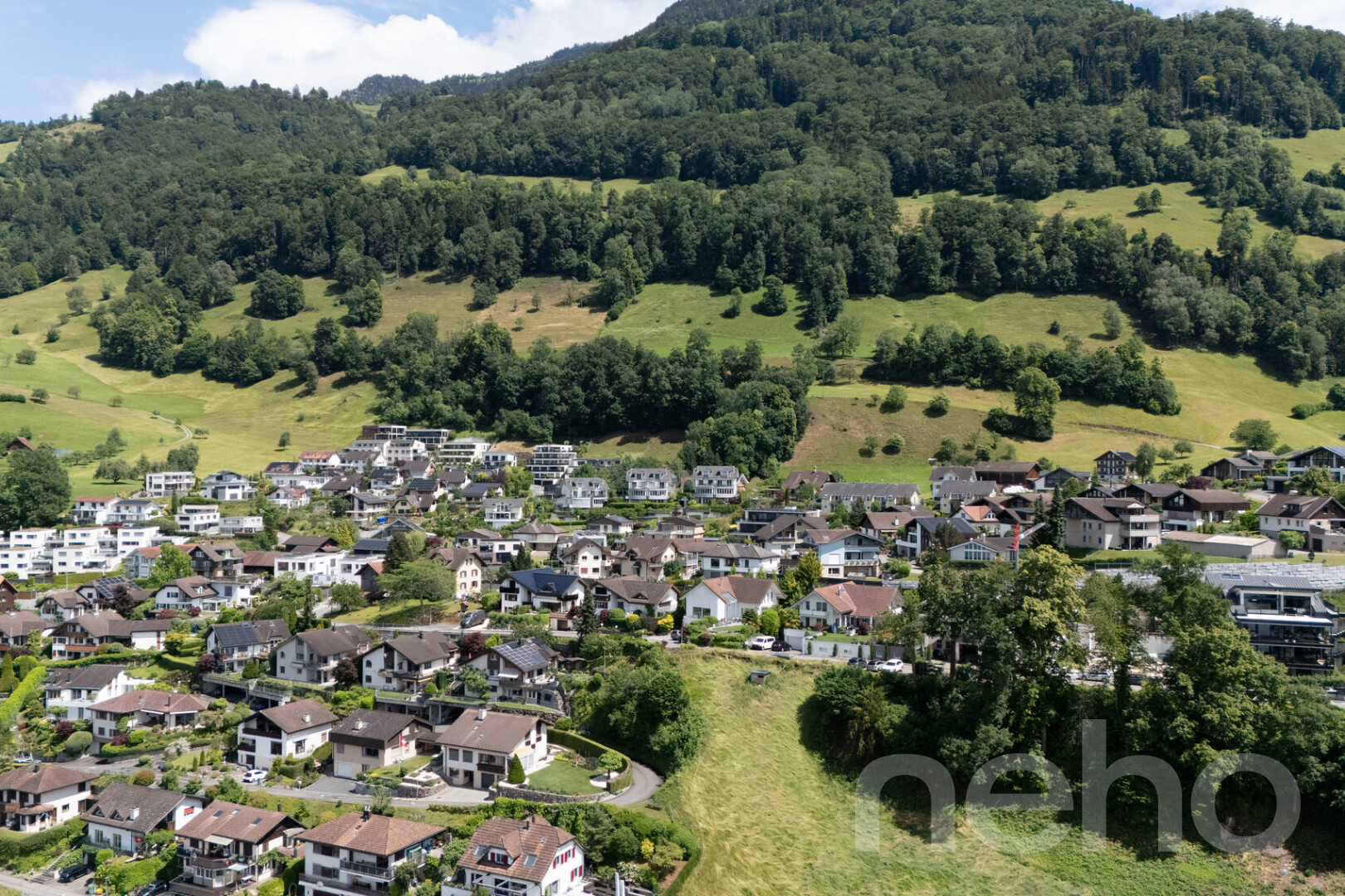 blick auf die berge mit day time, aerial view, wohngebietblick, residential view, und waldblick
