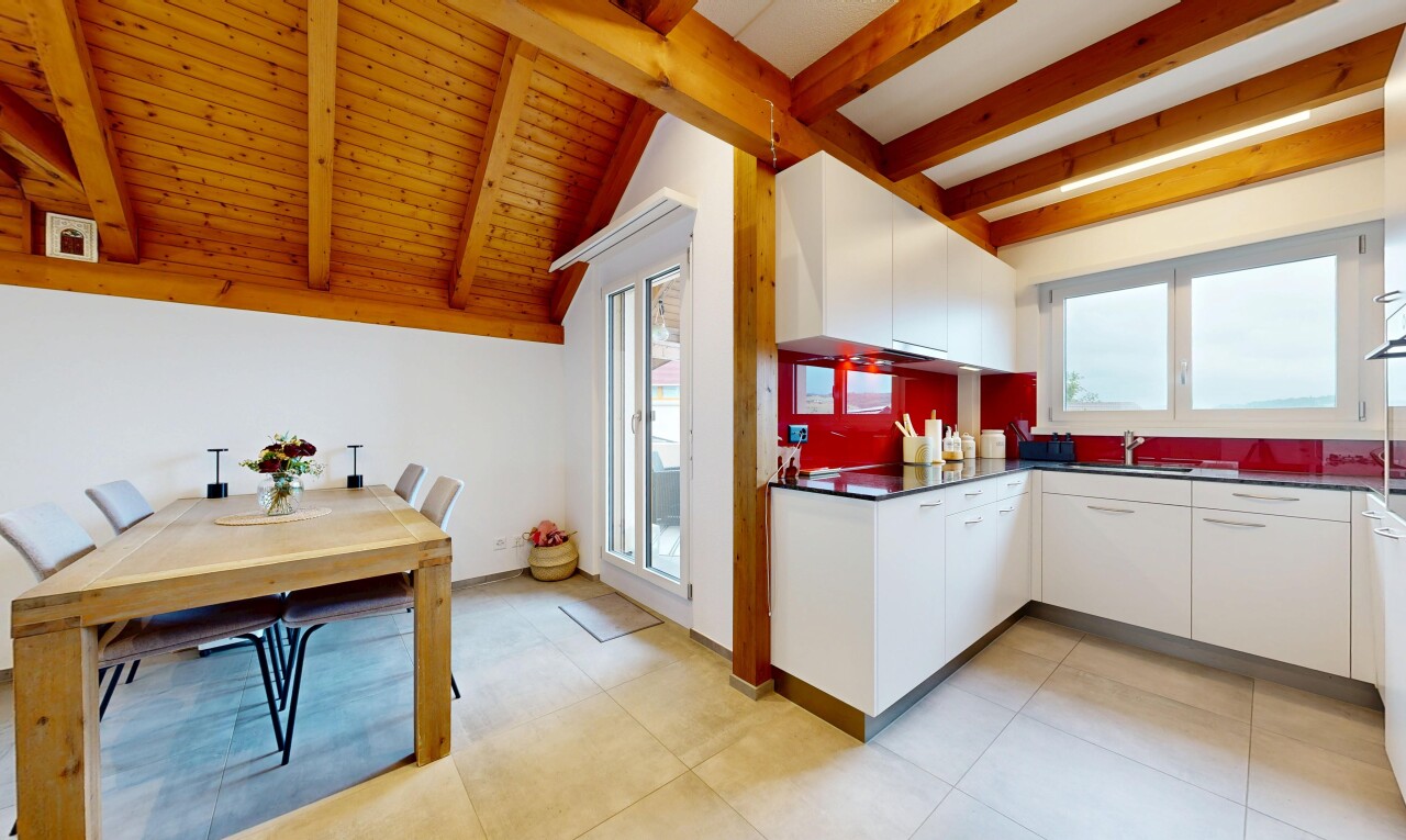 küche mit beamed ceiling, balkendecke, dark countertops, arbeitsplatten, und white cabinets