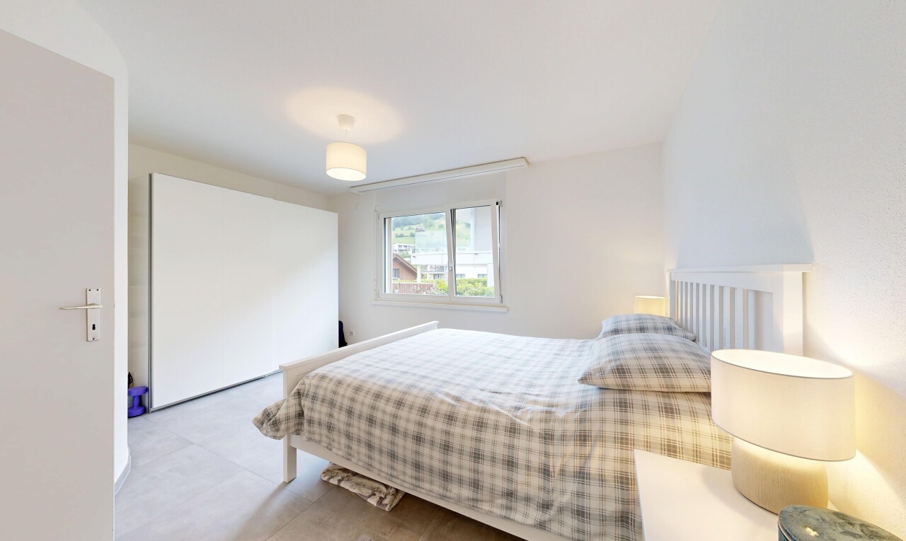 zimmer / schlafzimmer mit gipskartonwand, drywall, natürliches licht, natural light, und inside property