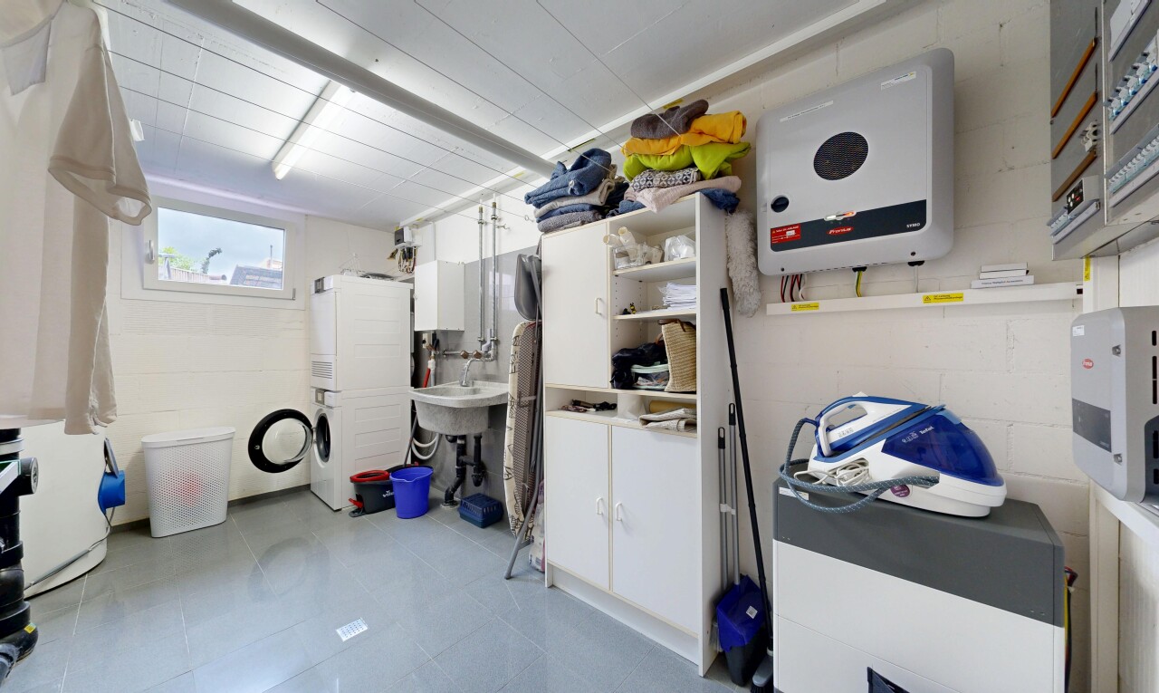 wäschekammer mit inside property, natural light, natürliches licht, light floor, und waschturm