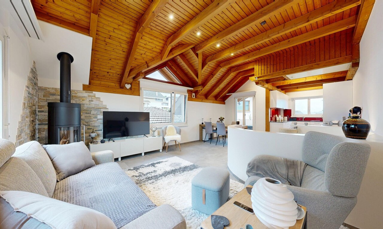 wohnzimmer mit holzdecke, wood ceiling, balkendecke, beamed ceiling, und inside property