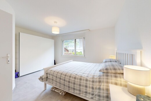 zimmer / schlafzimmer mit gipskartonwand, drywall, natürliches licht, natural light, und inside property