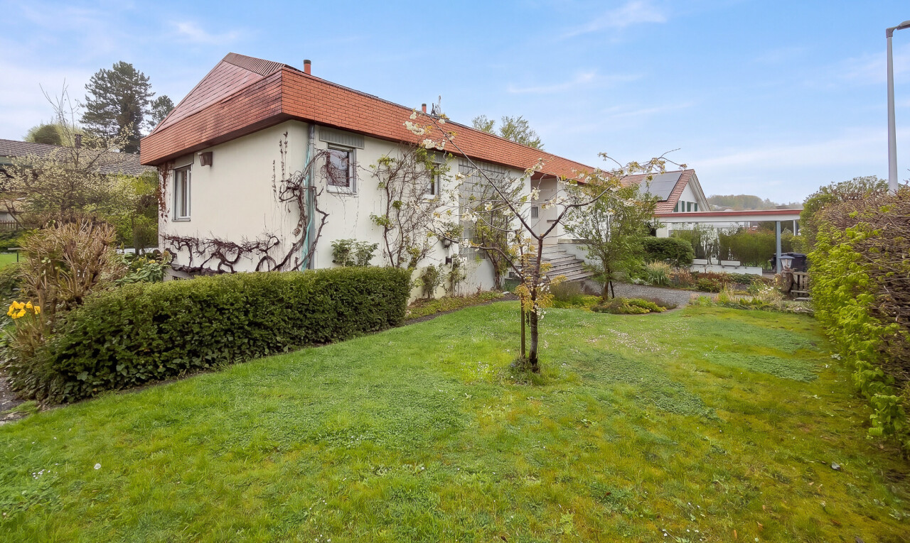 garten mit rasen, property visible, und day time