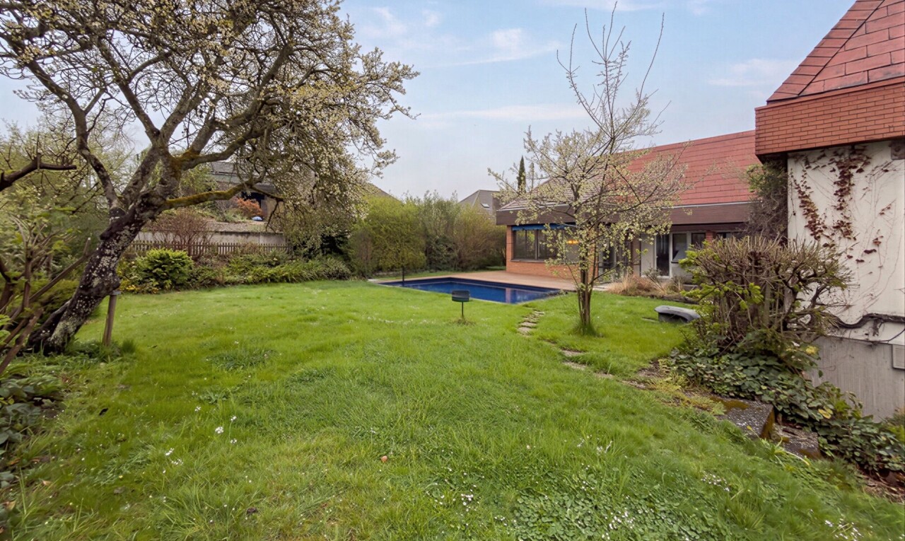 garten mit schwimmbad, from property, rasen, pergola, und day time