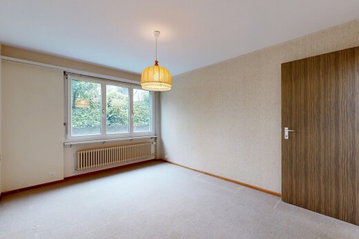 leerer raum mit carpet, teppich, kühler, inside property, und natural light