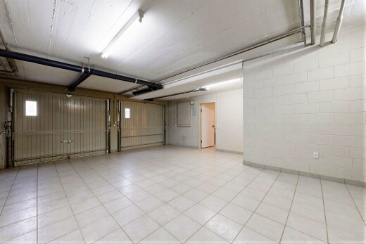 parking avec inside property