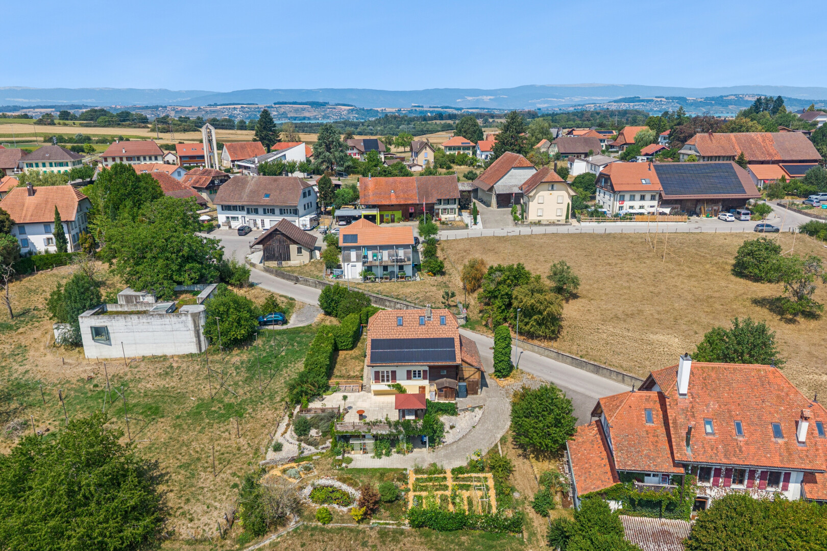 façade avec day time, vue résidentielle, residential view, et neighborhood view