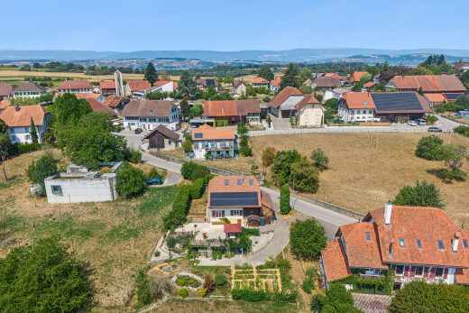 façade avec day time, vue résidentielle, residential view, et neighborhood view