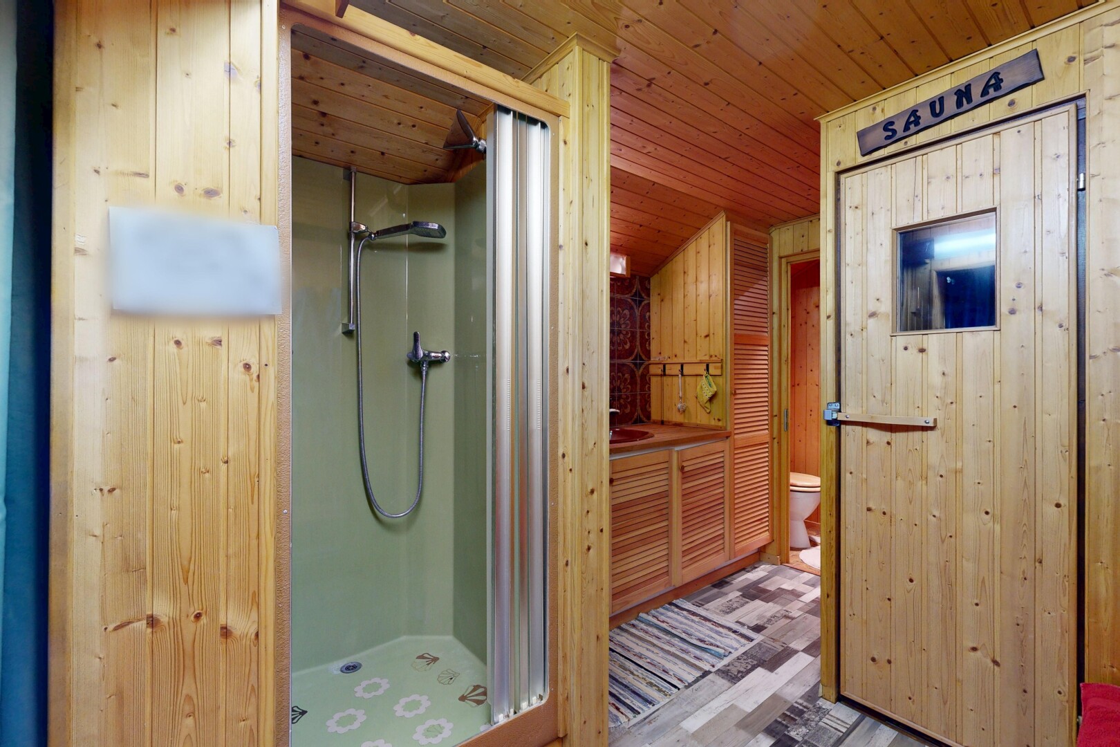 bad mit holzwand, wood wall, dusche, holzdecke, und wood ceiling