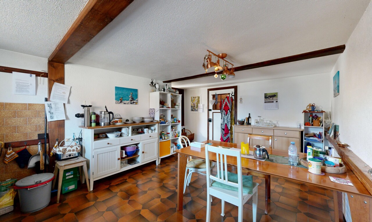 esszimmer mit textured ceiling, spritzputz decke, inside property, drywall, und gipskartonwand