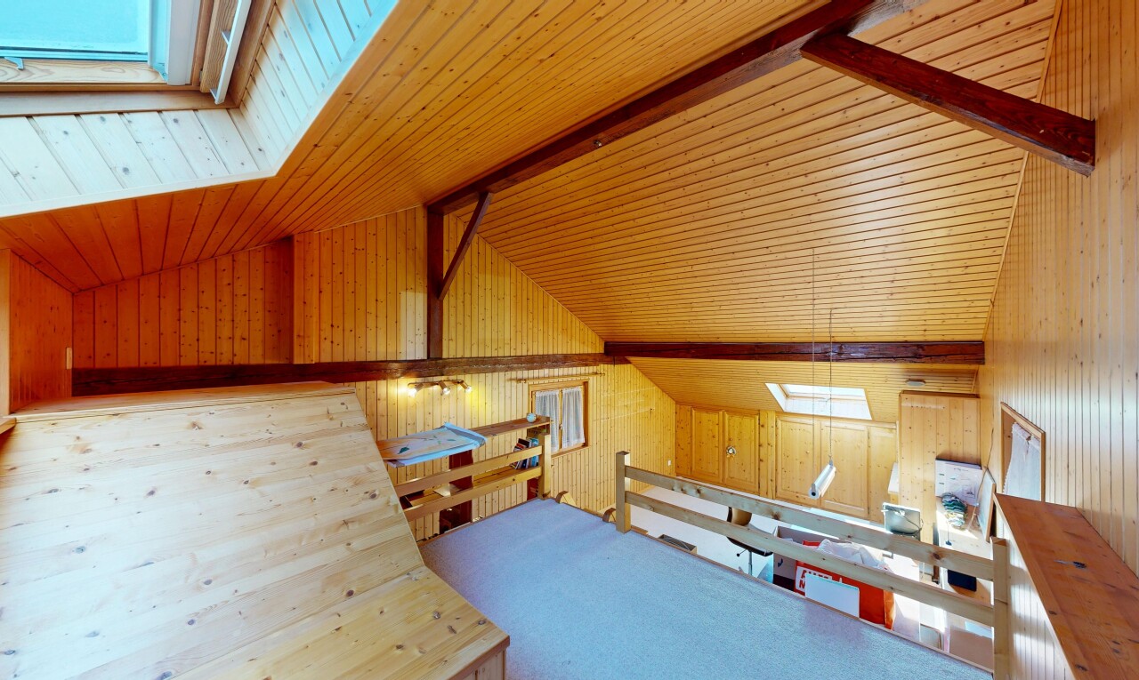 zimmer / schlafzimmer mit dachfenster, wood wall, holzwand, inside property, und beamed ceiling