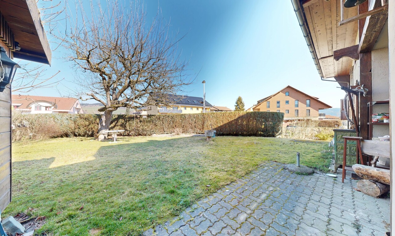garten mit from property, terrasse, zaun, day time, und rasen