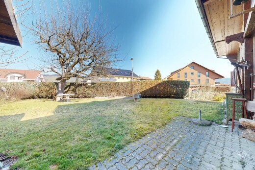 garten mit from property, terrasse, zaun, day time, und rasen