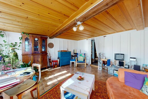wohn- / esszimmer mit inside property, holzdecke, wood ceiling, wandvertäfelung, und paneling wall